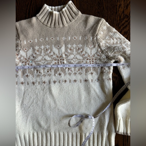 St. John's Bay Beige and Cream Turtleneck Sweater - Picture 7 of 8